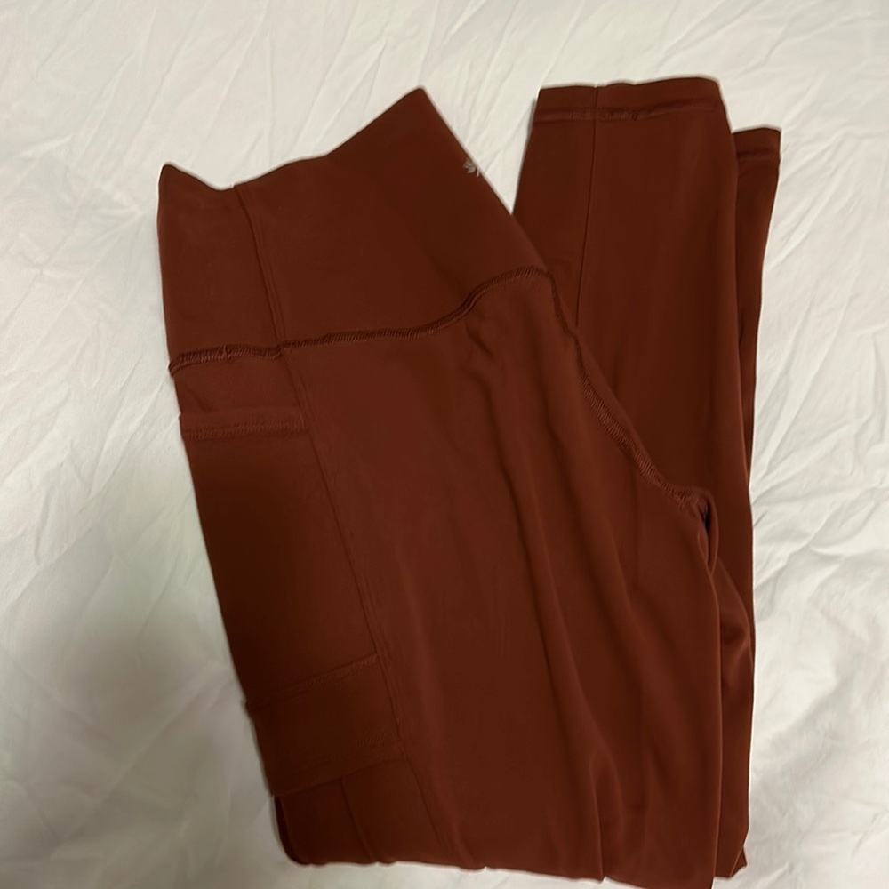 Athleta Salutation Cargo 7/8 Tight